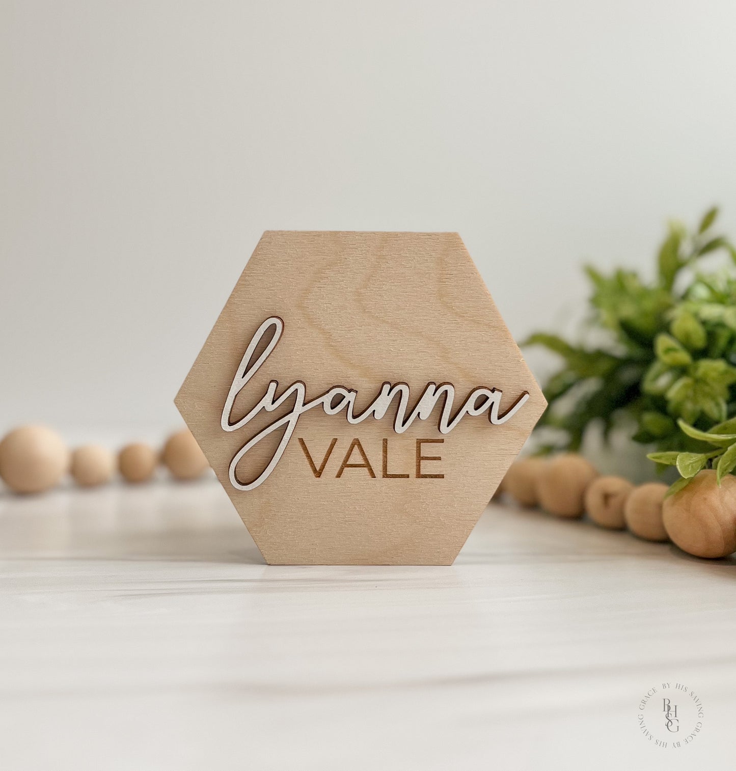 Spanish 3D Hexagon Wooden Monthly Milestone Discs For Baby Photos + Matching Nameplate