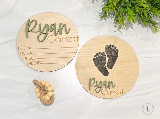 Wooden Baby Announcement Sign With Birth Stats + Footprint Sign in Spanish