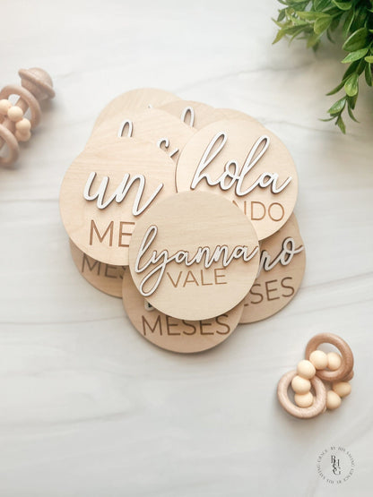 Spanish 3D Wooden Monthly Milestone Discs For Baby Photos + Matching Nameplate